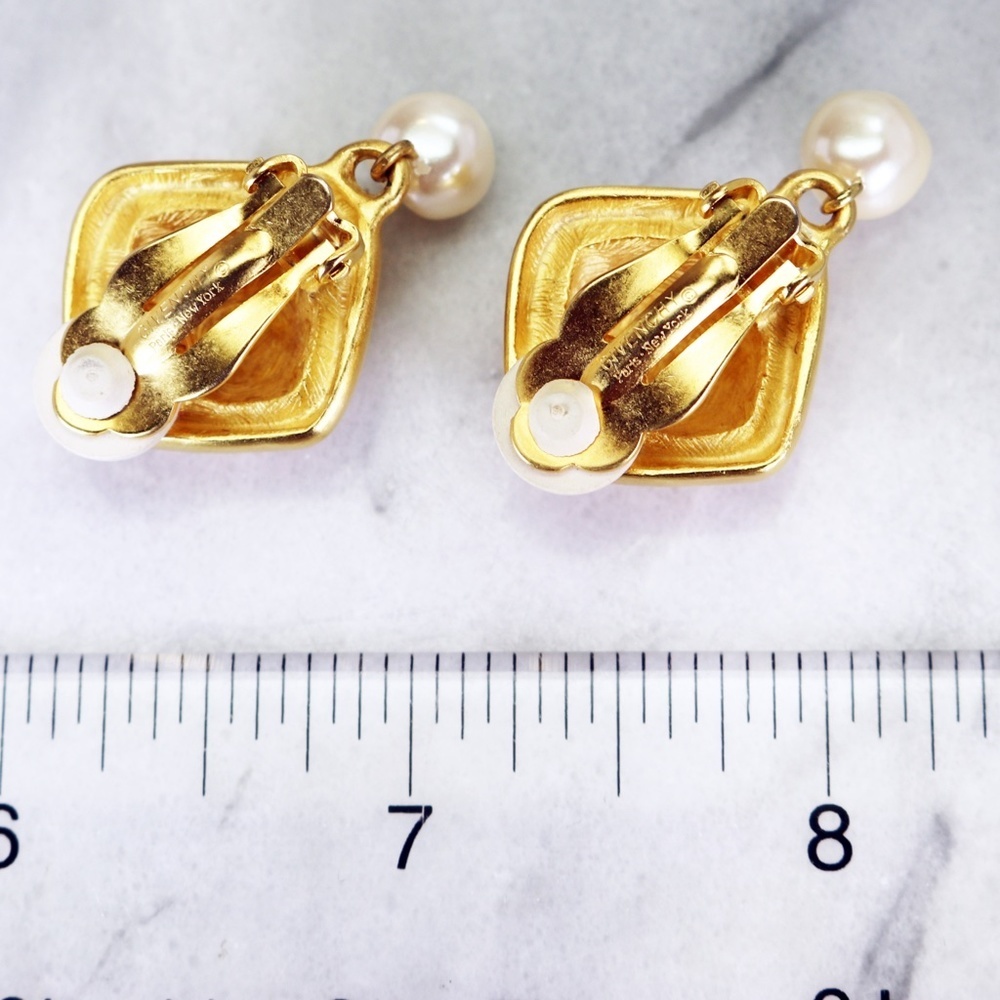 ⚜️ Vintage Givenchy Gold Pearl Drop Earrings ⚜️ - Picture 14 of 15
